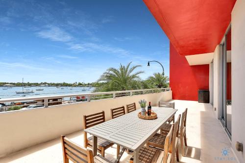 Beachfront Condo-ROOFTO POOL- 2 BEDROOMS 2 BR ! in Hollywood, USA