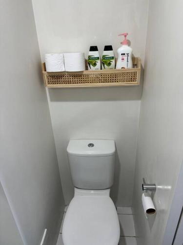 Immaculate 3 bd 2 bth apartment -Free Carpark & pool