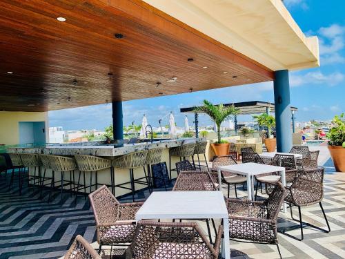 1 block from the Ocean and 5thAV in Playa del Carmen, Mexico