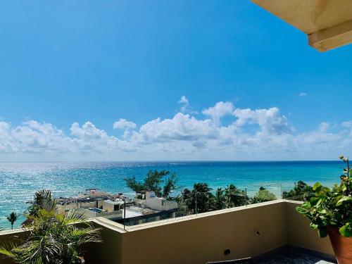 1 block from the Ocean and 5thAV in Playa del Carmen, Mexico