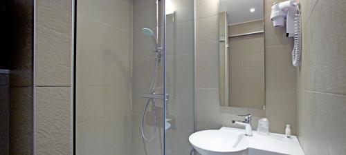Kyriad Valence Nord Bourg-Les-Valence - image 12
