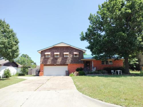 Golden Sunflowers Apt G in Lawton, USA