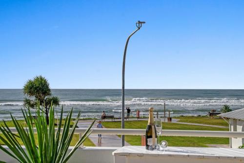 Lennox Head Waves Beachfront Penthouse - Tap to explore photos
