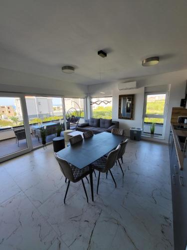 Wohnung mit wunderschönen Meer- und Bergen- Aussicht, Novalja