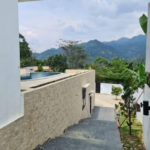 Vila de 700 m2 com 3 quarto(s) e 4 casa(s) de banho(s), na área Megamendung (Montana Sense Villa Sentul 3BR - Mountainview) in Babakan Madang