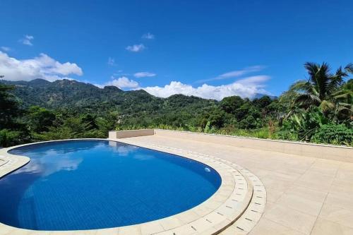 Vila de 700 m2 com 3 quarto(s) e 4 casa(s) de banho(s), na área Megamendung (Montana Sense Villa Sentul 3BR - Mountainview) in Babakan Madang