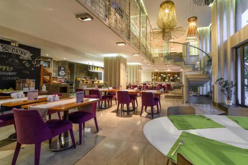 Restaurant, Ramada by Wyndham Istanbul Grand Bazaar in Laleli