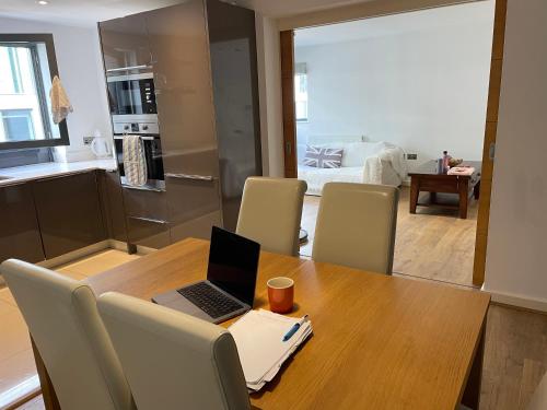 Picture of 2 Bed, 2 Bath Apartment In Guildford Town Centre