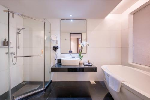 room detail thumbnail 2