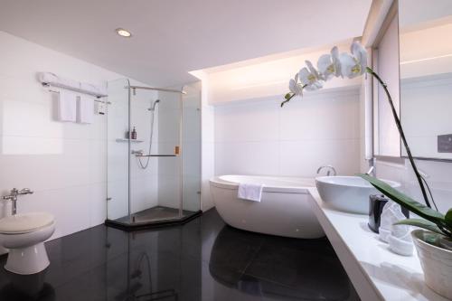 room detail thumbnail 2