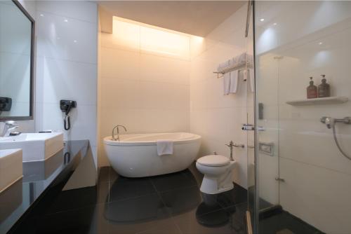 room detail thumbnail 2