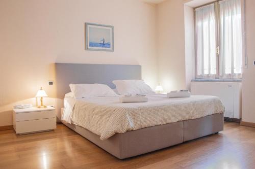 One-Bedroom Apartment image 6