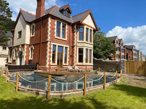 Coastal Escape: 4 bed mansion gîte à louer Port Talbot