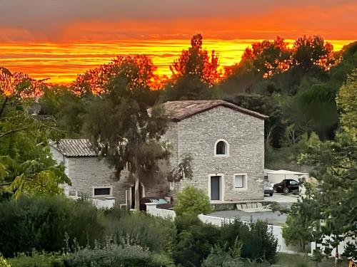 Maison en pierres gîte à louer Sainte-Croix-de-Quintillargues