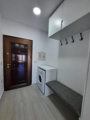 One-Bedroom Apartment image 5