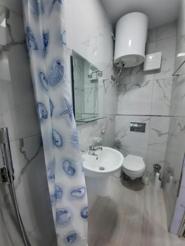 One-Bedroom Apartment image 2