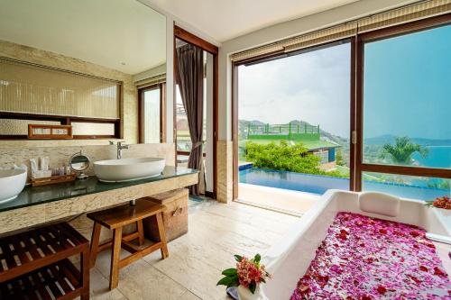 Sandalwood Luxury Villa Resort