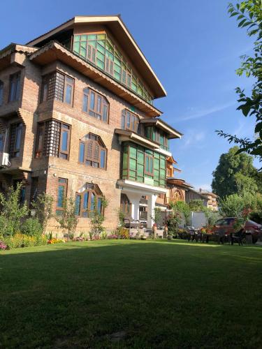 Kashmir Aikyam House