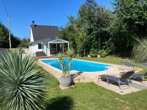 Chalet entouré d'un jardin avec piscne privative possible demi pension - Location saisonnière - Hermanville-sur-Mer