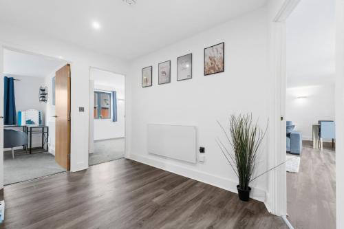 Pluxa Globe - Spacious Apartment in JQ with parking, Бирмингем (фото 8)