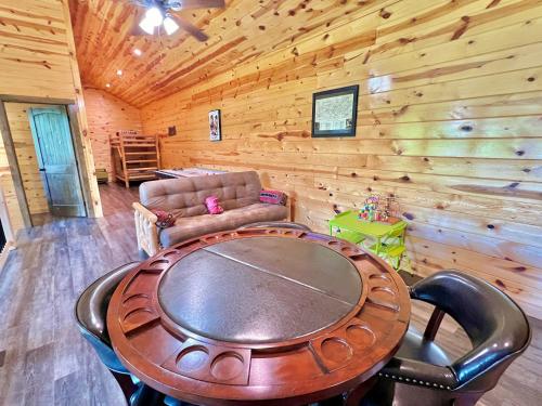 South Side Serenity Cabin in Sevierville, USA