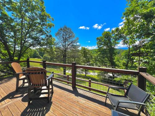 Balcony/terrace, South Side Serenity Cabin in Oldham (TN)