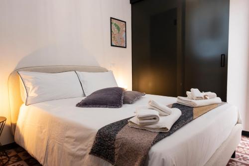 Bassi77 - rooms & apartments - Tap to explore photos