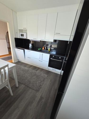 餐飲選擇, Anttoninvahe 7 130m2 with garden and sauna etc in 勞馬市中心