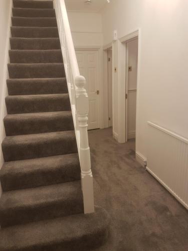 A Quiet & Comfortable 4 Bedroom house, Mánchester (foto 4)