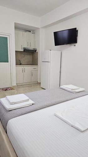 Double Room with Balcony image 6