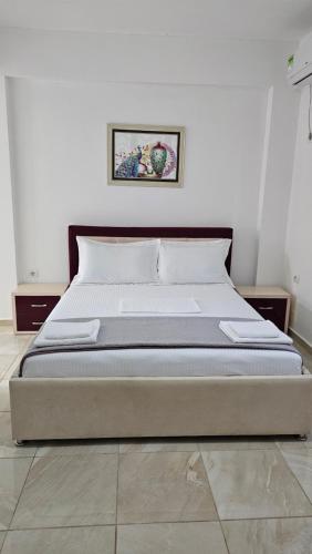 Double Room with Balcony image 5