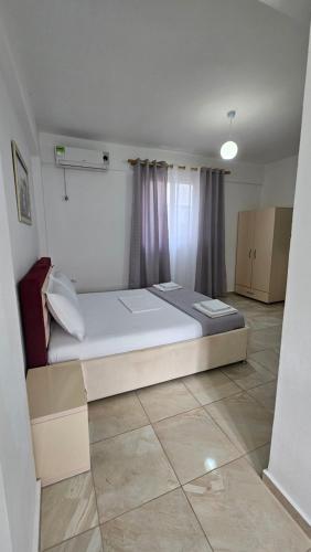 Double Room with Balcony image 8