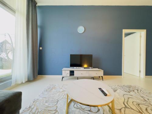 Classy Modern-1BR Prime Views-301 - image 6