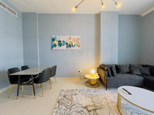 Classy Modern-1BR Prime Views-301 - image 9