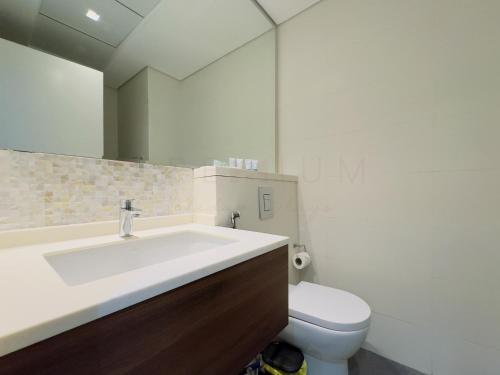 Classy Modern-1BR Prime Views-301 - image 13
