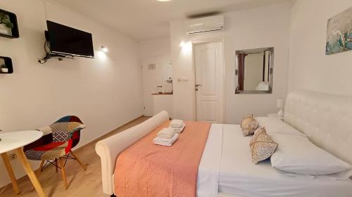 Split Old Town Suites - image 3