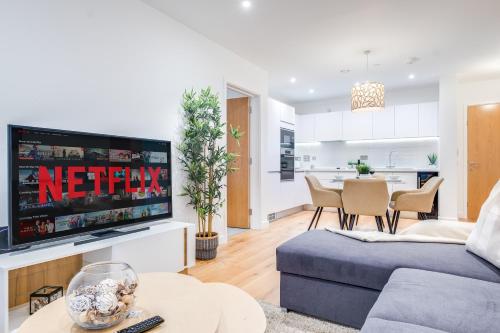 Pluxa Crème Opulence 5 Star Beautiful High End Apartment in Birmingham City Centre, Birmingham