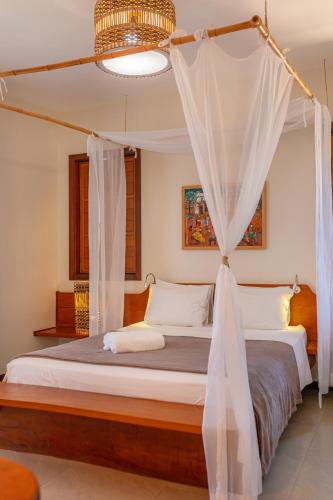 Double Room with Balcony image 3