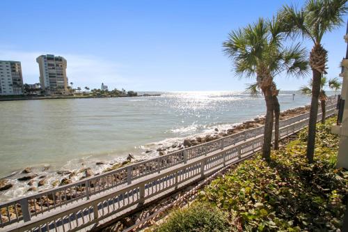 Lands End 5-201 Gulf-Bay Front - Premier in St Pete Beach, USA