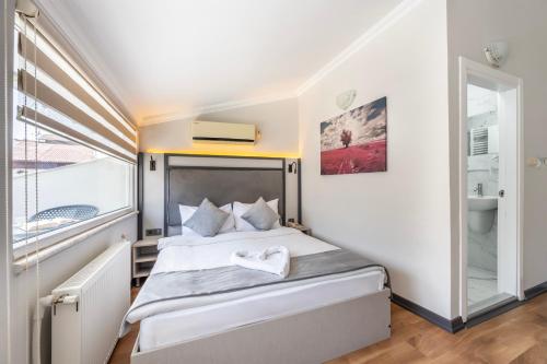Quadruple Room with Terrace image 8