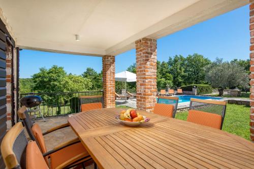 Skats, Authentic Retreat in Lush Rural Istria - Villa Fabina in Fabci