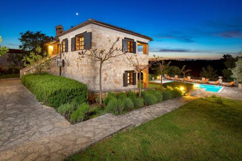 Viesnīcas āriene, Authentic Retreat in Lush Rural Istria - Villa Fabina in Fabci