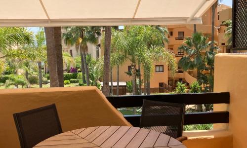 Oasis Costalita Estepona II in ปลายา เดล ซอล บียากานา