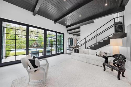 Tons of Natural Light Private Star Home in Miami, USA
