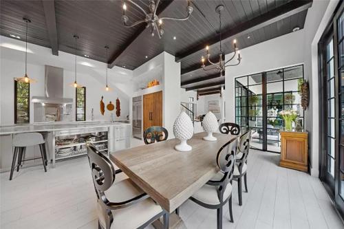 Tons of Natural Light Private Star Home in Miami, USA