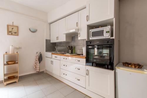Kitchen, Le Pastel Riverside Centre historique proche des plages near L'Amphore
