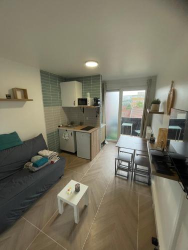Superbe studio neuf avec Balcon in 拉克蘇
