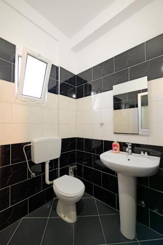 Apartment with Balcony image 8