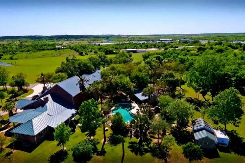 The Big HAUS! - Texas Oasis in New Braunfels, USA