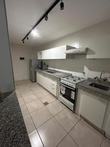 Kitchen, Espacioso apartamento con patio en Barrio Bombal de ciudad de Mendoza near Puttanesca
